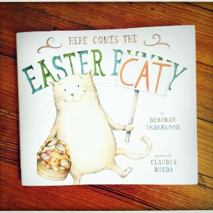 Here COmes The Easter Cat, by Deborah Underwood. Pictures by Claudia Rueda.